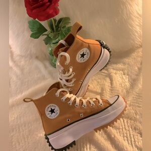 Run Star Hike Hi - Gold color converse platform sneakers. Sz 4.5